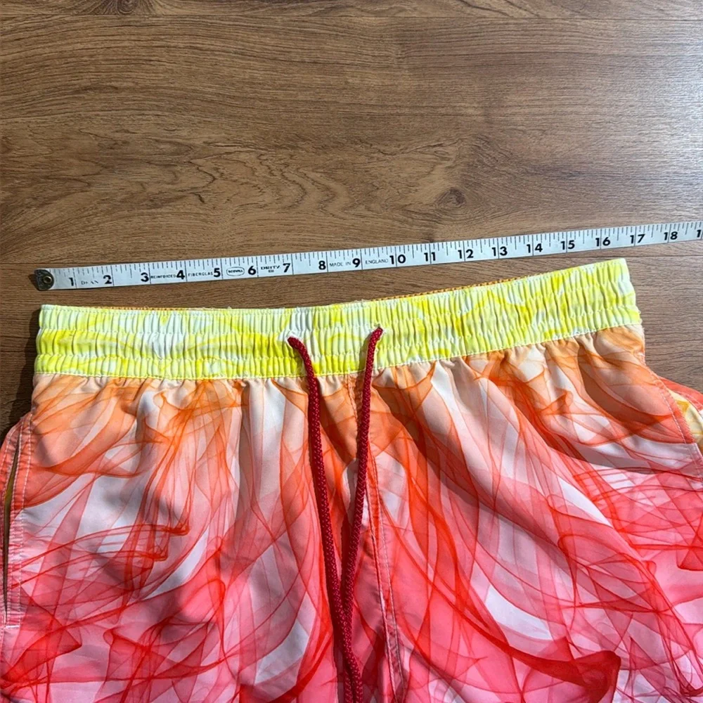 Le Club Men XL Swirl Vibrant Multicolor Swim‎ Trunks Lined Mesh Waist Tie